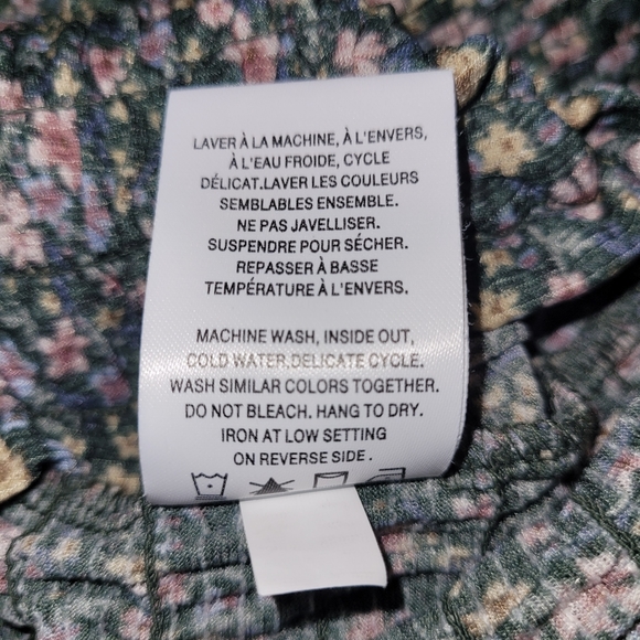 NWOT Signature Reitmans Floral Top - Picture 6 of 8